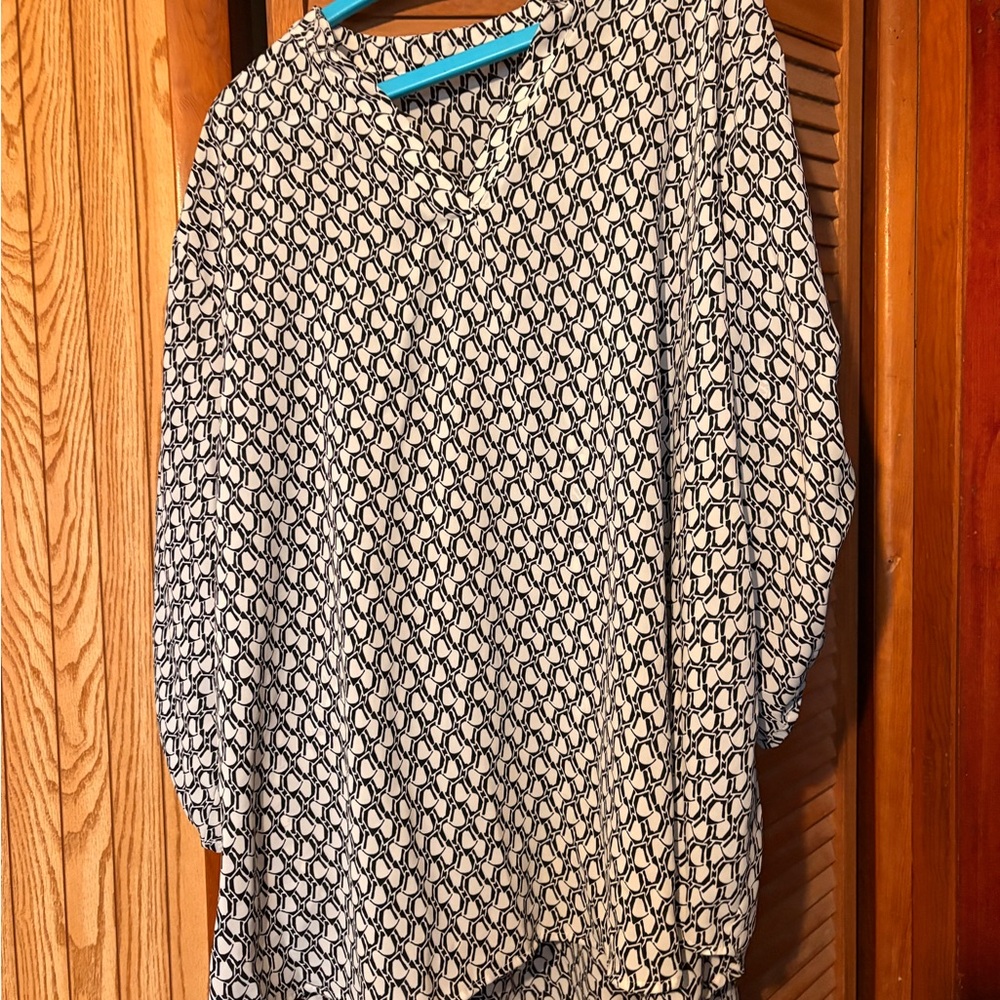 Women's Black and White Patterned Top
